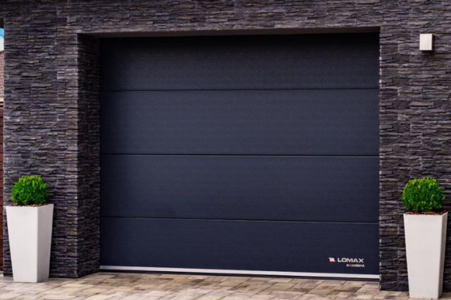 Sekcionálna garážová brána bez drážky