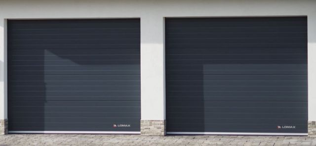 Sekcionálna garážová brána s drážkou