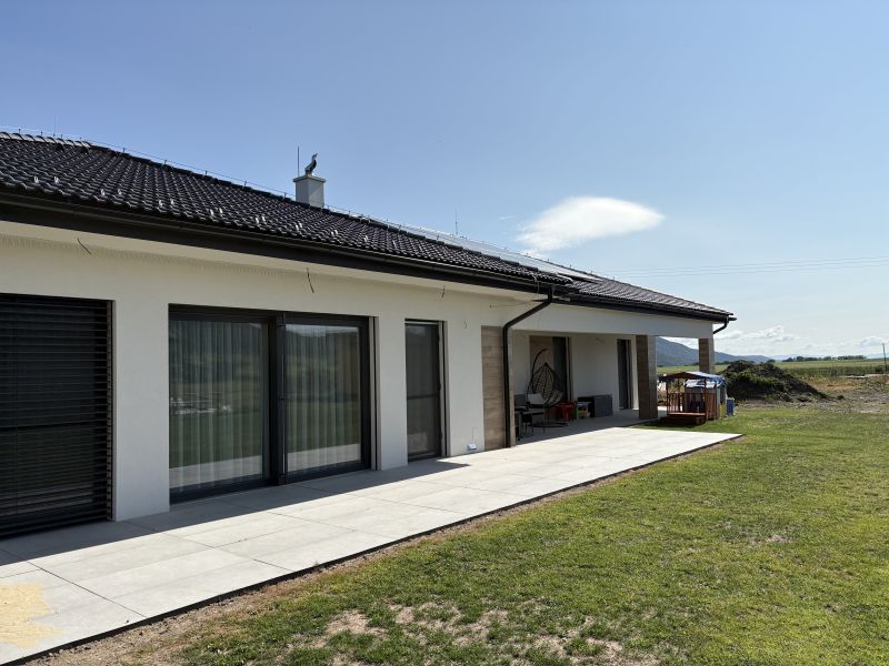 Rodinný dom - moderné plastové okná